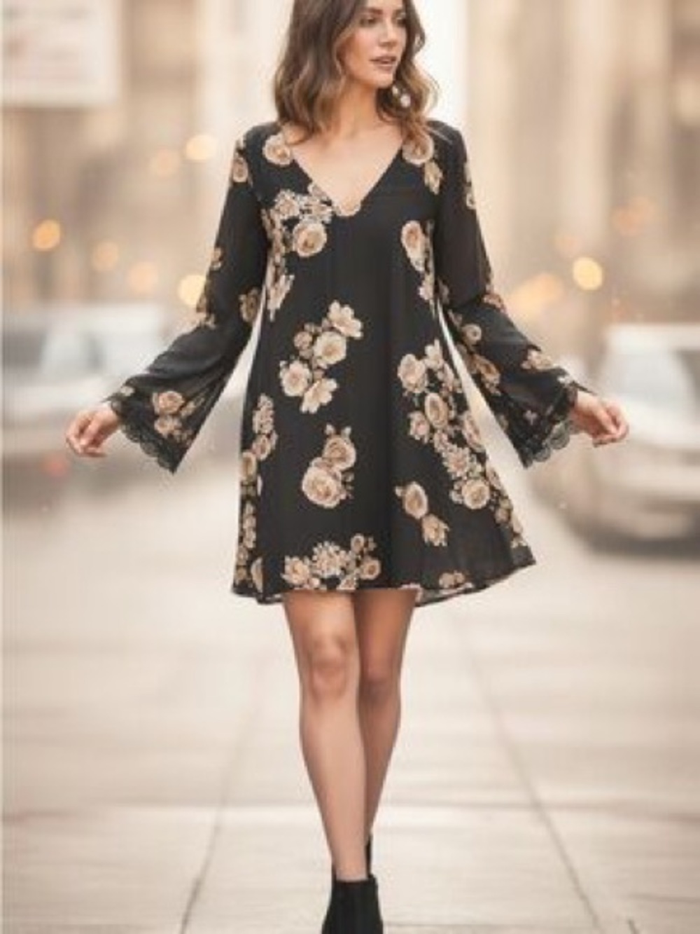 ASTR the Label. Floral Bell Sleeve Dress. Size XS.